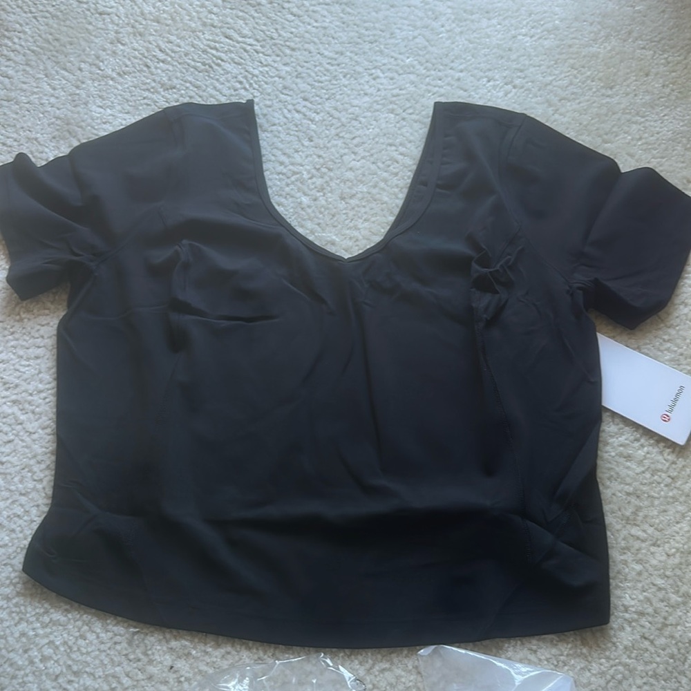 women’s lulu lemon black short sleeve top size 16